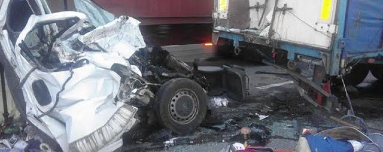 Кривава ДТП на трасі Київ-Одеса: 8 загиблих, серед них дитина