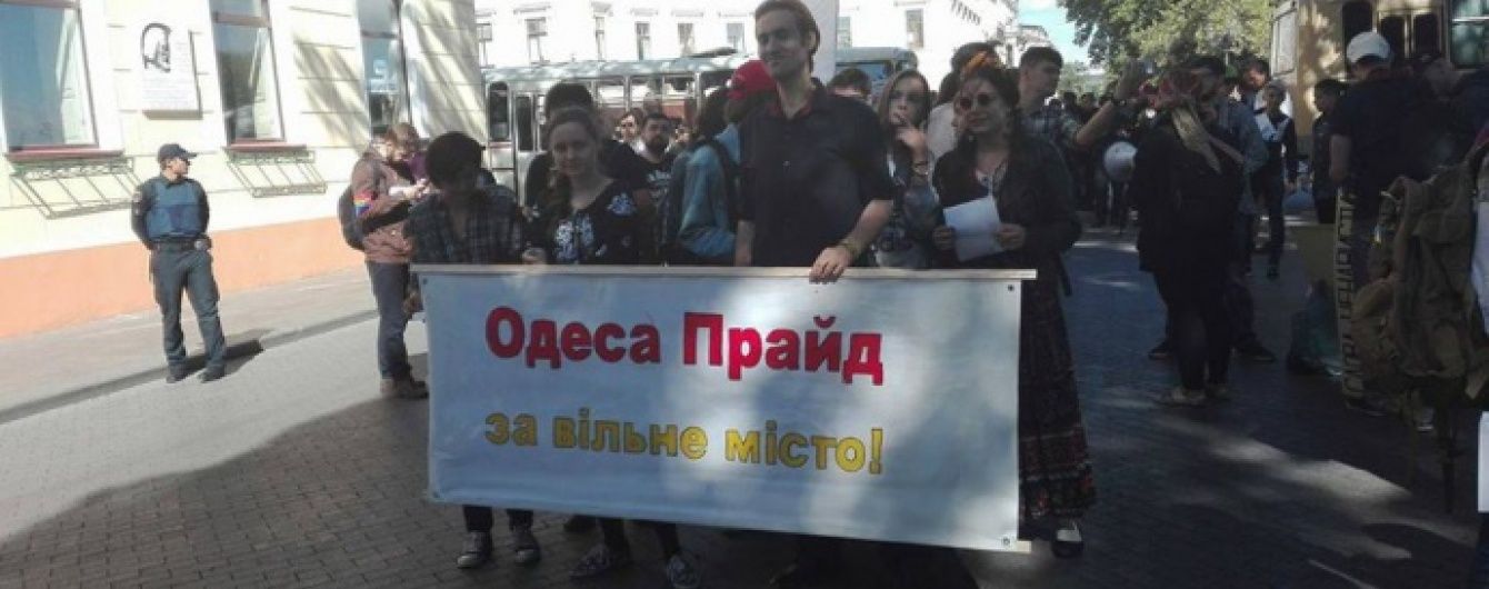 ЛГБТ-активісти в Одесі змогли провести Марш рівності: влада не встигла заборонити вдруге