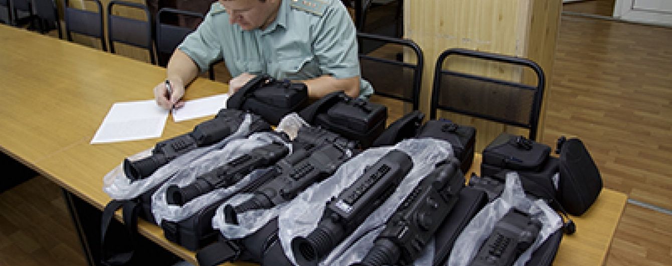 Провідниця поїзда "Москва-Київ" намагалася ввезти в Україну тепловізори і приціли нічного бачення