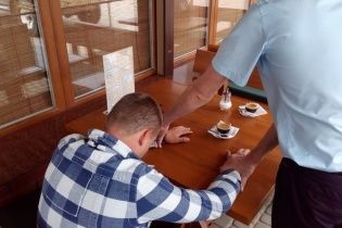 На Закарпатті "перевертня у погонах" схопили на хабарі