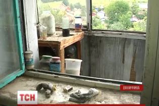 Тиждень жахів. На Вінниччині всі служби відмовилися вивозити труп, який засмердів багатоповерхівку