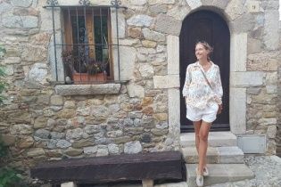 Осадча подражнила фанів світлиною в купальнику