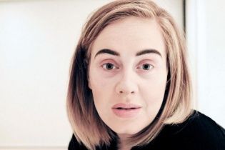 Ненафарбована та хвора Адель розчулила фанів вибаченнями за скасований концерт