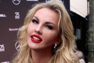 Юзери розкритикували світлину Камалії в купальнику