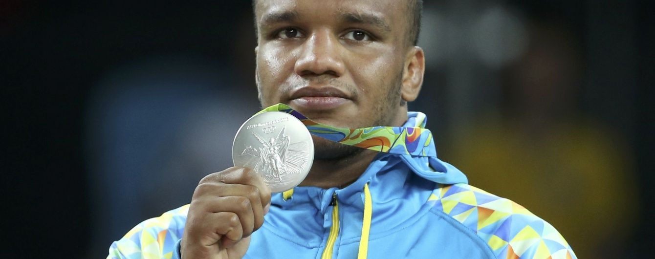 Український борець Беленюк купив собі "золоту" медаль після поразки у фіналі Олімпіади