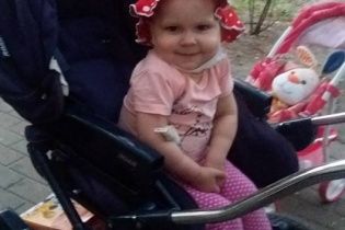 Маленька Ганна Полозун потребує допомоги