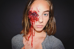 15-річна зірка Instagram із кривавим мейкапом і войовничі фото дівчини-бійця АТО. Тренди Мережі