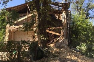 У Києві серед білого дня обвалився будинок