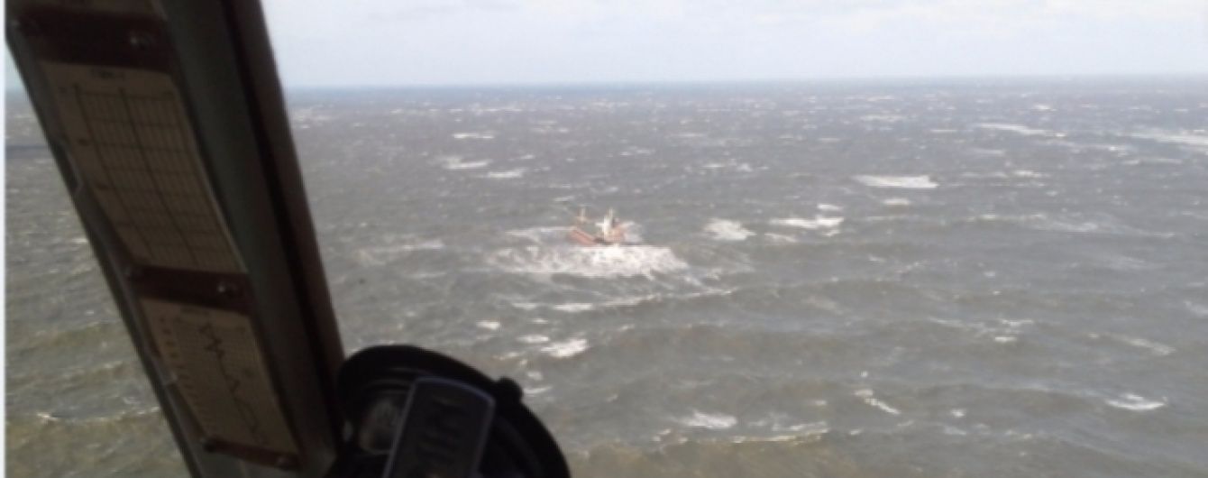 У Японському морі терпить лихо судно з російськими моряками