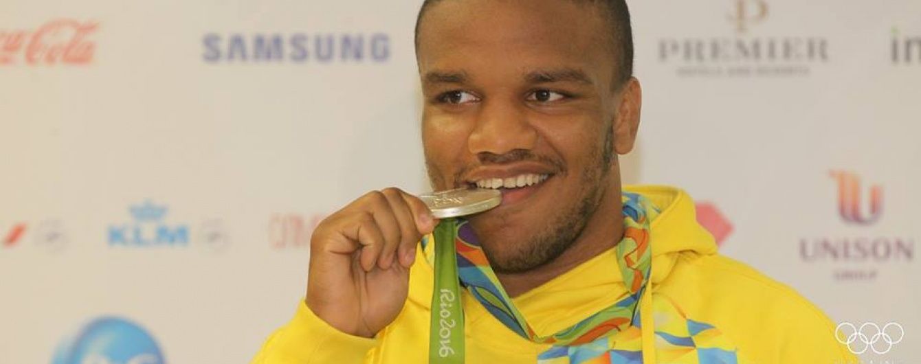 Так мене бачить ксерокс: олімпійський призер Беленюк поділився смішною копією документів