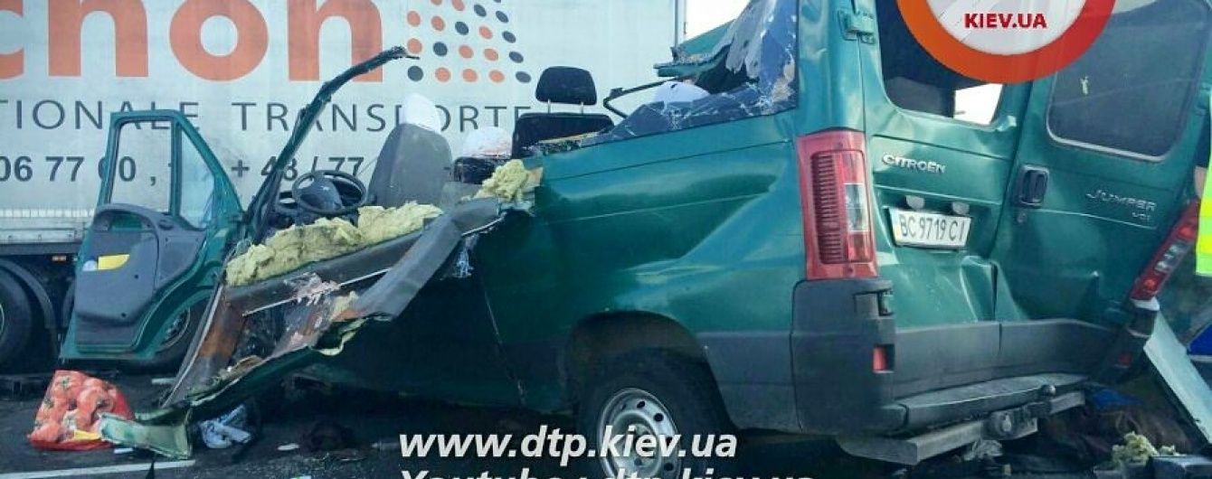 На місце масштабної аварії в Польщі виїхав український консул