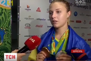 Після Олімпіади-2016 українських фехтувальниць зустріли в аеропорту з квітами-обіймами