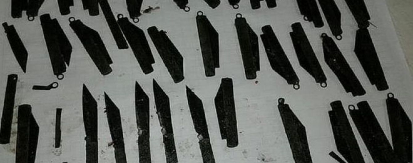 Лікарі витягли з шлунка чоловіка 40 ножів