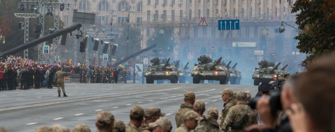 ТСН показала потужне відео військового параду із висоти пташиного польоту