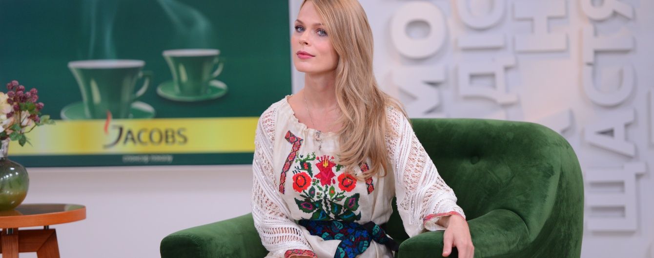 Фреймут у розкішній вишитій сукні привітала Україну з ювілеєм незалежності