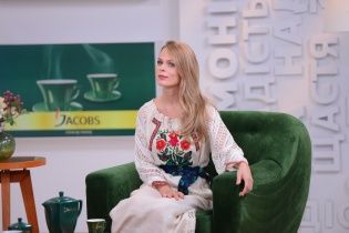 Фреймут у розкішній вишитій сукні привітала Україну з ювілеєм незалежності