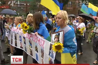 "Хода нескорених" емоційно приголомшила святковий Хрещатик