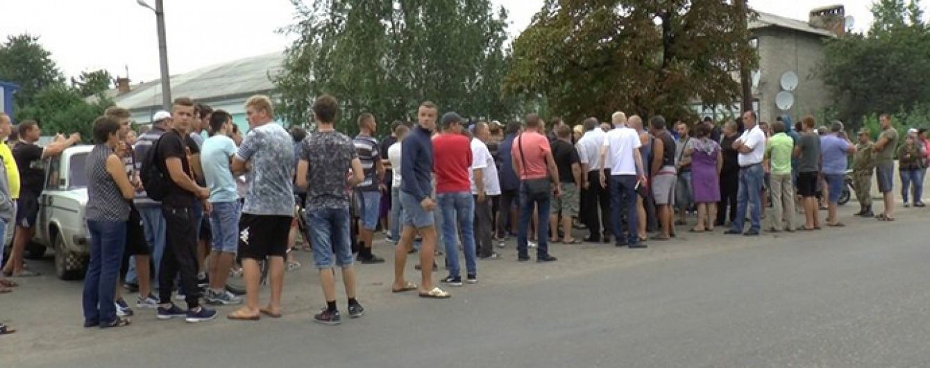 У Мережі з'явилося відео штурму райвідділку поліції у Кривому Озері