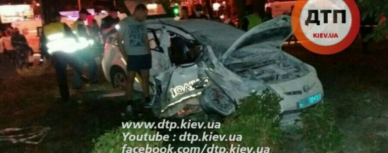 У Києві позашляховик протаранив і "зім'яв" поліцейське авто: є постраждалі