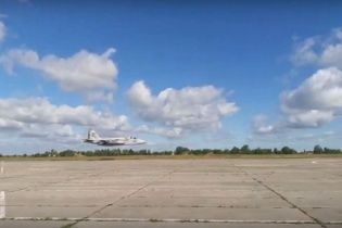 В Інтернеті з'явилося видовищне відео польоту українського Су-25 на наднизькій висоті