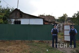 На Одещині під посиленою охороною поховали дівчинку, смерть якої спровокувала бунт