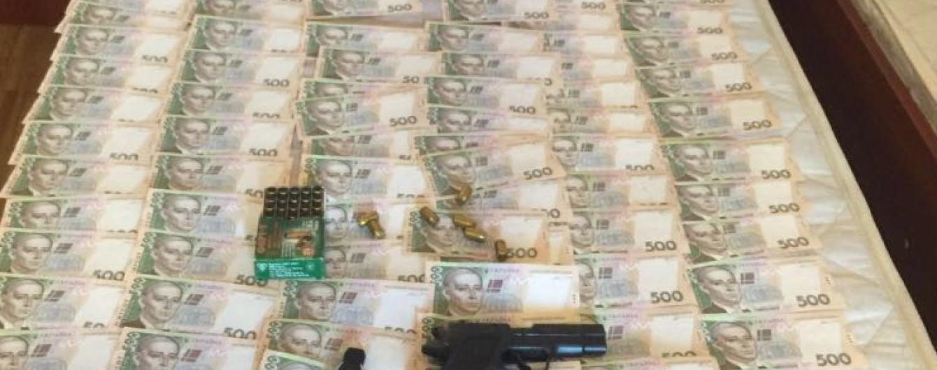 На Київщині затримали прокурора на хабарі понад 300 тисяч гривень
