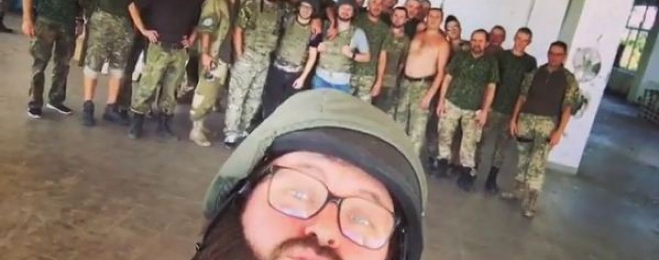 DZIDZIO у касці виступив перед бійцями в зоні АТО