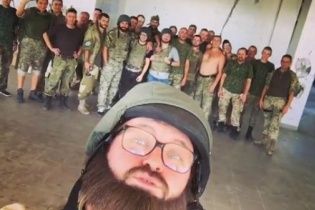 DZIDZIO у касці виступив перед бійцями в зоні АТО