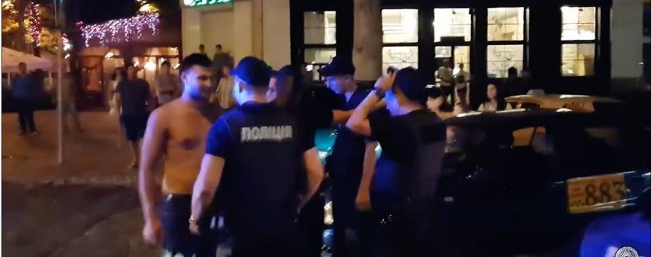 У Миколаєві звільнили поліцейських, які не впоралися із скандальними мажорами