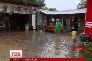 Після паводків на Словенію насувається снігова заметіль, а США – в очікуванні ураганів та штормів
