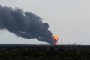 У Мережі з'явилося відео моменту вибуху ракети Falcon 9
