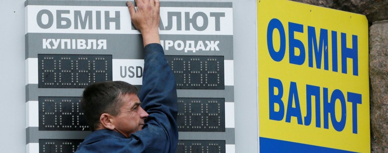 У Нацбанку розповіли, які валютні обмеження скасовуватимуть передусім