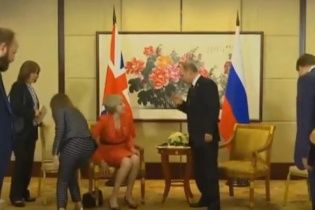 Мей забула потиснути руку Путіну на саміті G20