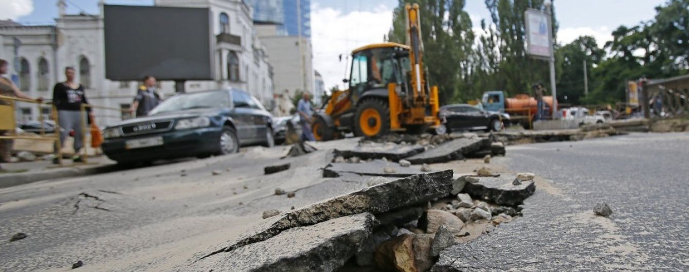 Гройсман пообещал рекордные деньги на ремонт дорог в следующем году