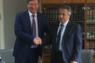 Луценко на Кіпрі домовився про співпрацю у розслідуванні злочинів колишніх українських посадовців