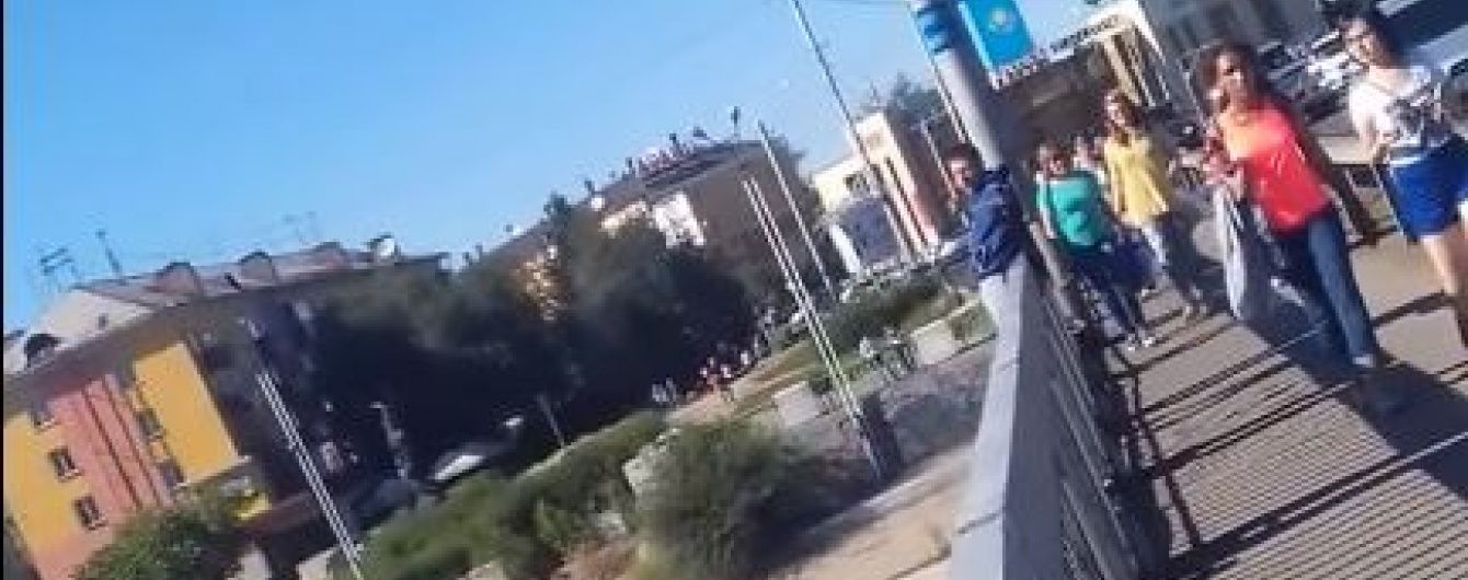 У Казахстані двоє дівчат сміялися та знімали на відео самогубцю