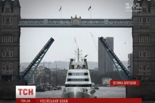 У Лондоні заради величезної яхти російського мільярдера розвели Тауерський міст