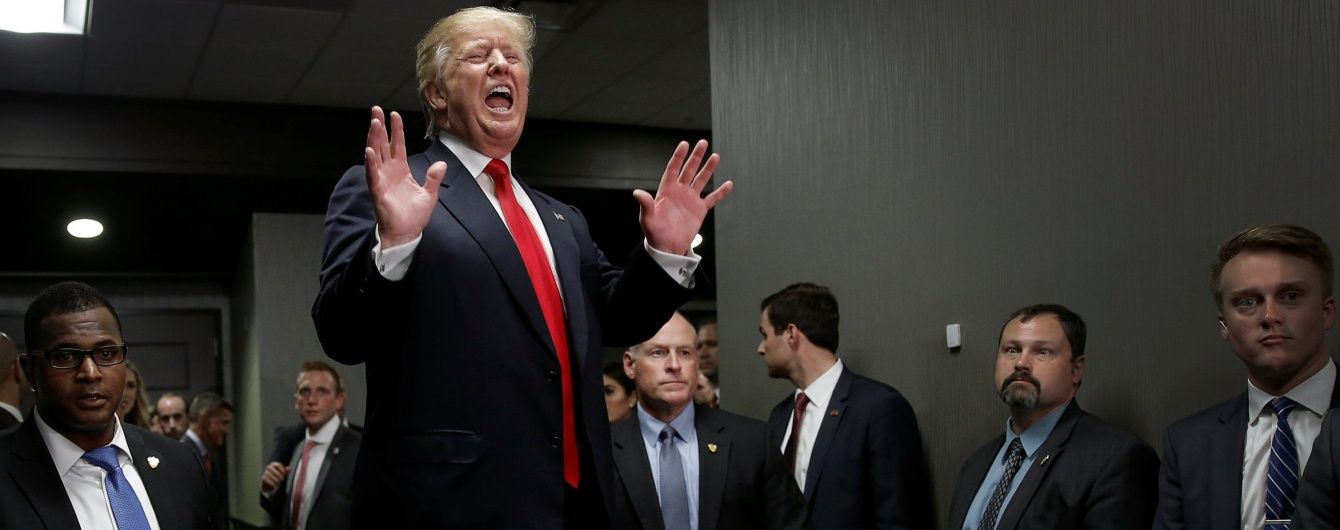 "Путін дивиться на неї та сміється". Трамп вчергове розкритикував Гілларі Клінтон