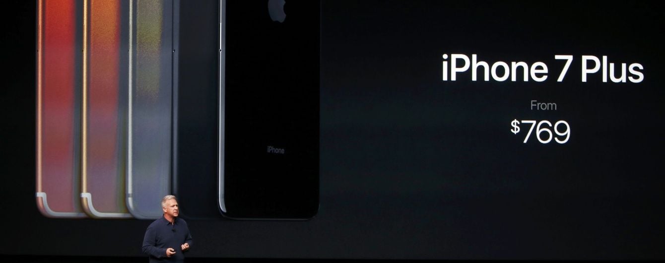 Apple - бум. Перша партія iPhone 7 Plus миттєво розлетілась з полиць магазинів в усьому світі