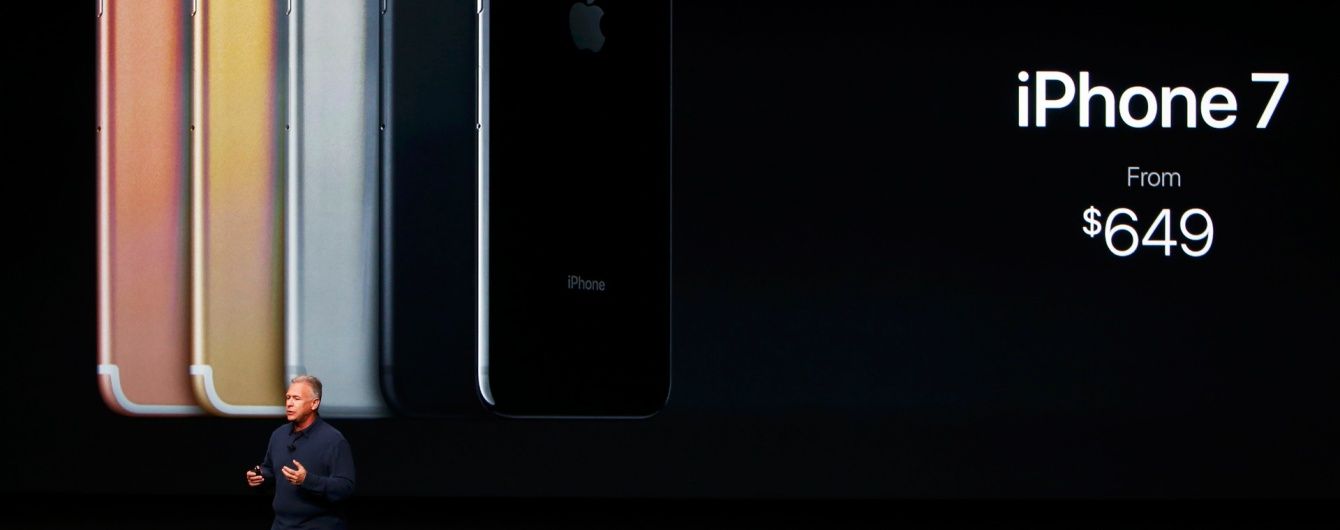Нові розчарування: у Мережі з'явився відеотест iPhone 7 на міцність, воду і вогонь