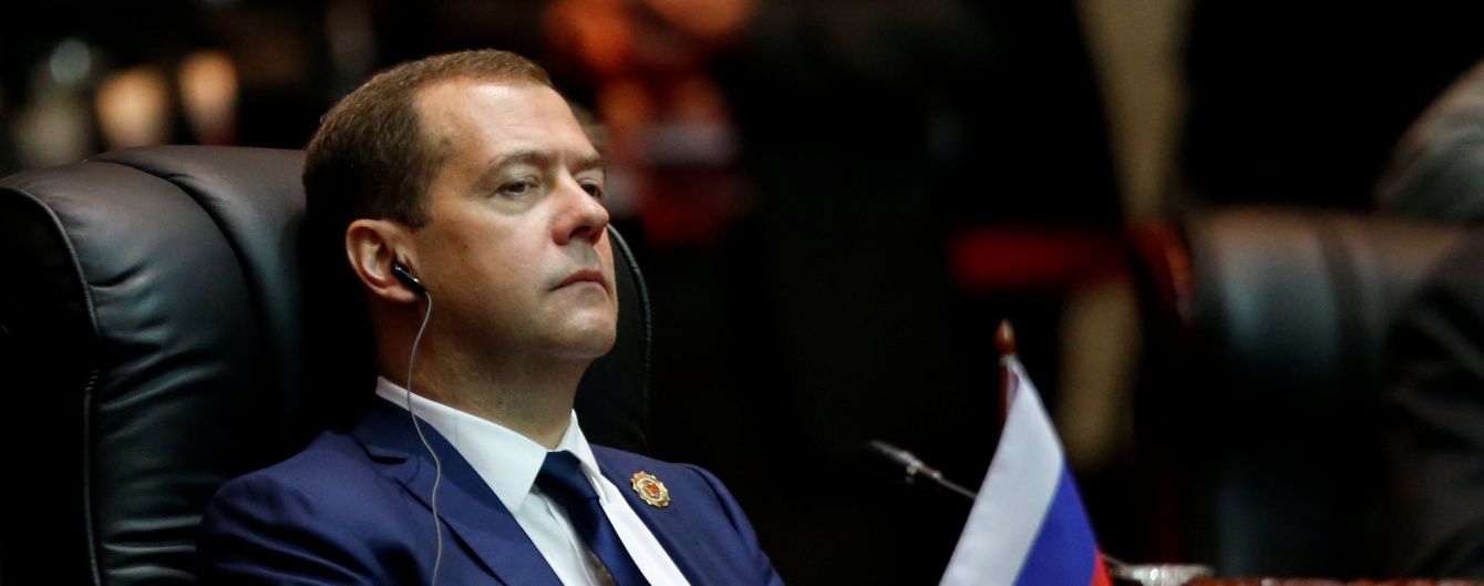 Дачу Медведєва зняли з дрона: 6-метровий паркан, вертолітні майданчики і готелі для прислуги