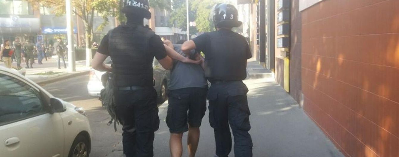 "Азовці" збираються під райвідділком з вимогою відпустити затриманих біля "Київміськбуду"