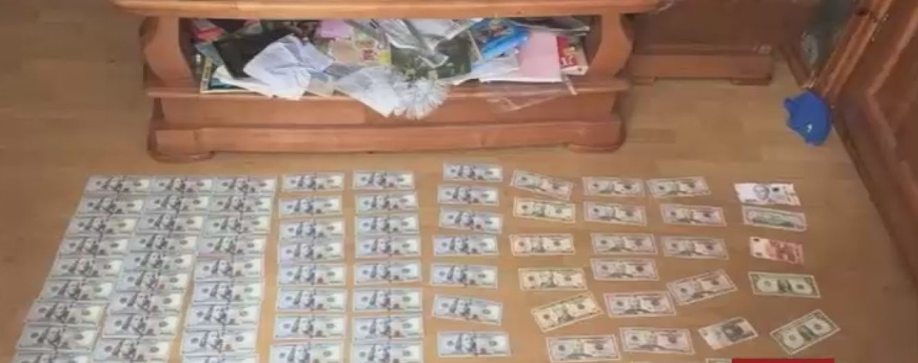 Керівникам-хабарникам відділу митного посту "Ягодин" обрали запобіжний захід