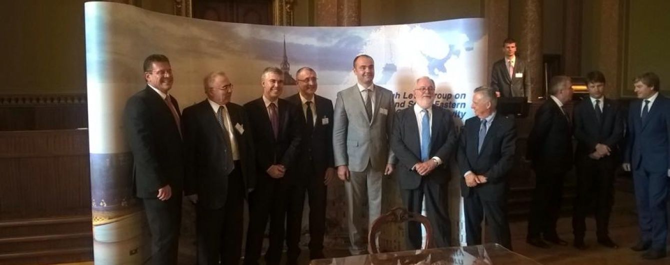 Україна підписала меморандум про створення газотранспортного коридору з трьома країнами