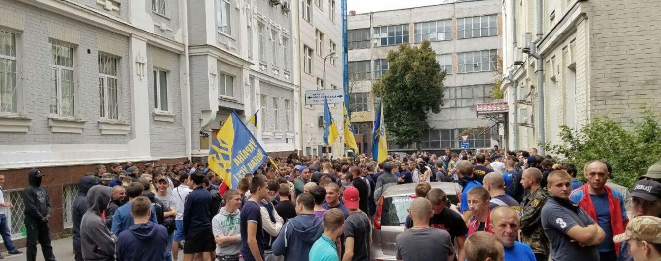 Затриманого під час пікетування "Київміськбуду" керівника осередку "Азову" випустили на поруки