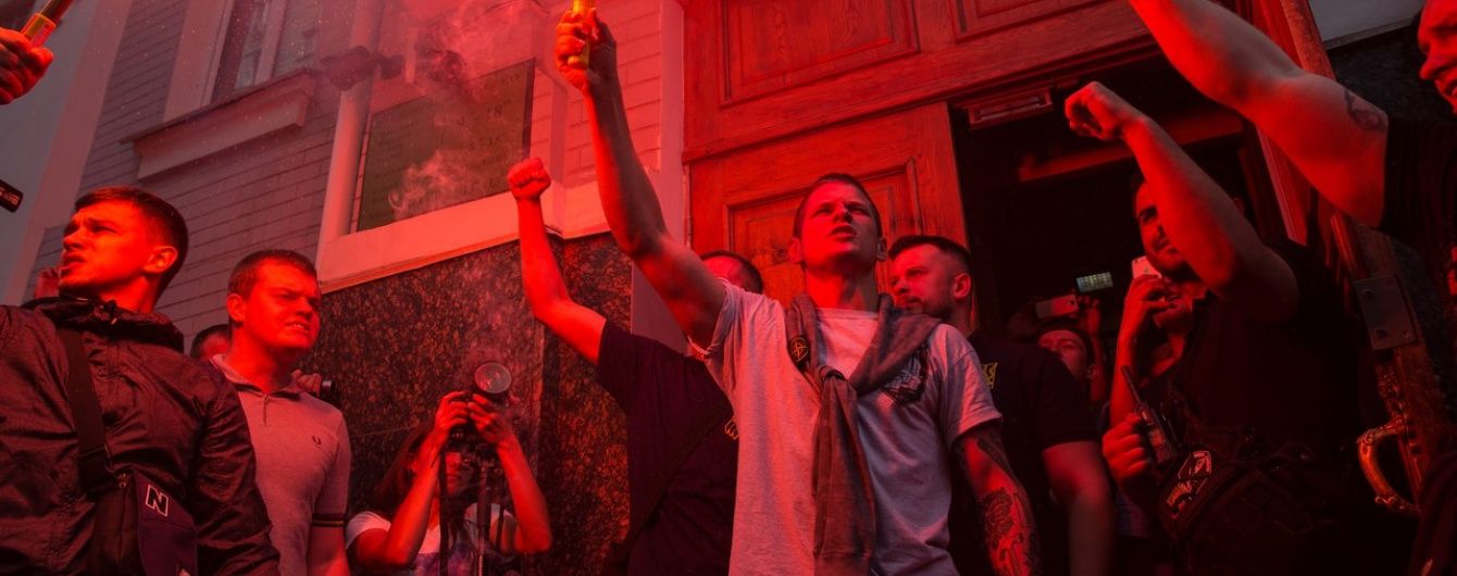 Після звільнення з-під варти керівник осередку "Азову" пішов пікетувати "Київміськбуд"