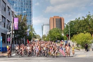 Тисячі велосипедистів у Філадельфії взяли участь у "голому параді"