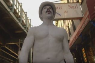 "Перці віджигають": 53-річний лідер RHCP засвітив оголені сідниці в новому кліпі