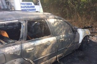 Згоріла дощенту. У Львові екс-міліціонеру підпалили автівку Subaru