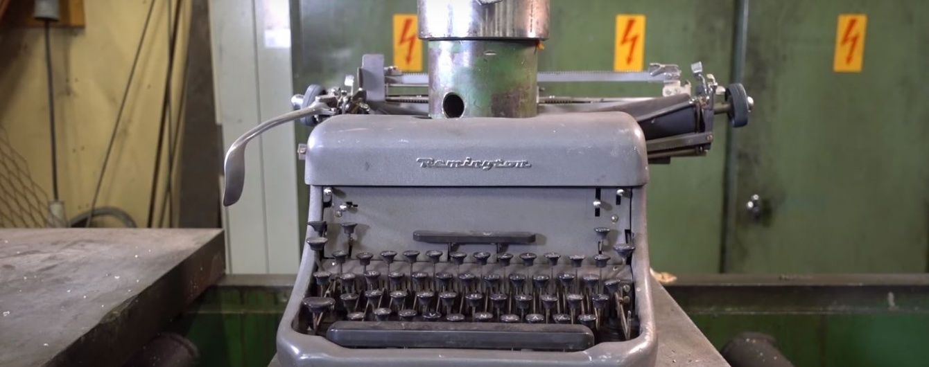 У Мережі юзерів підкорили відео Youtube-каналу, у яких гідравлічний прес трощить предмети